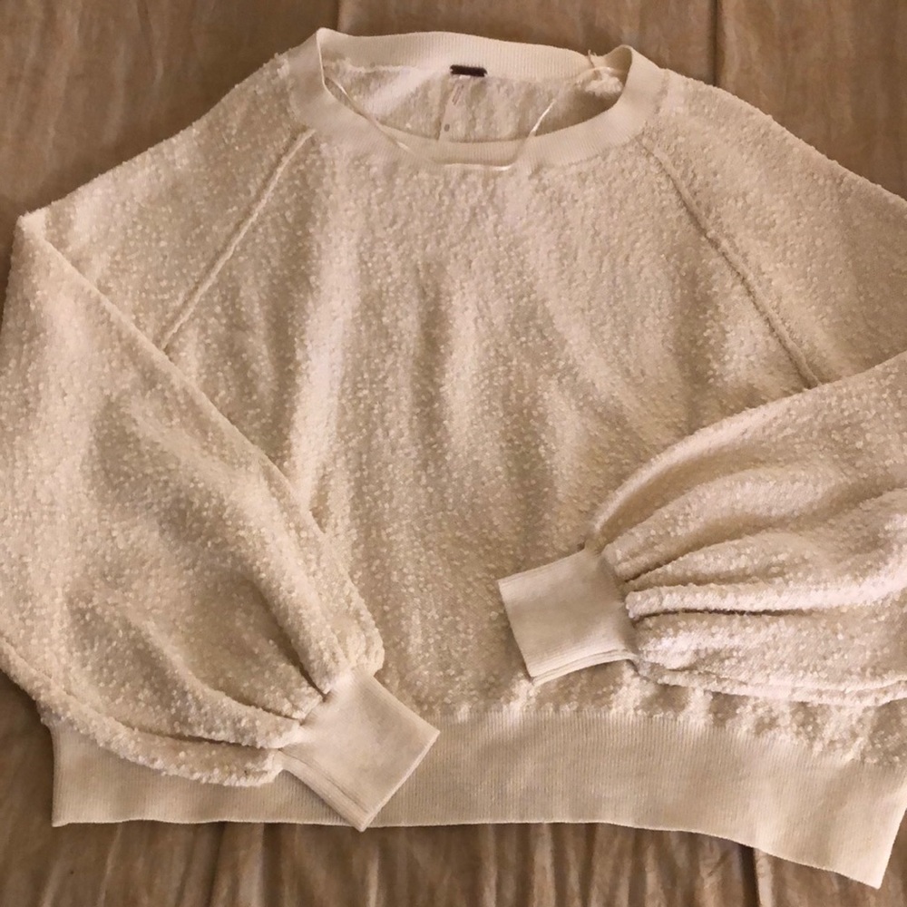 💚Free people top in ivory with full sleeves💛
